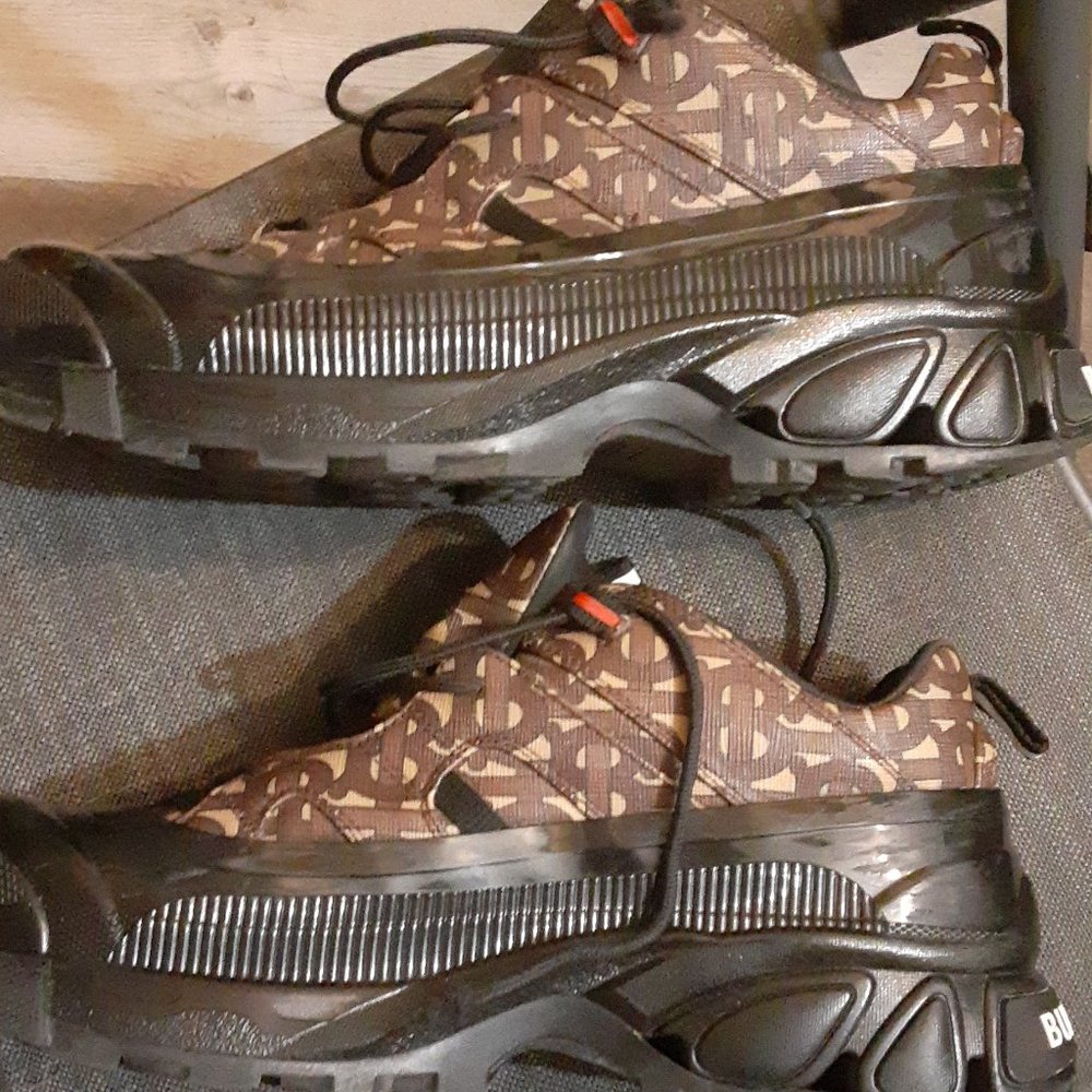 Burberry Monogram print Arthur Sneakers